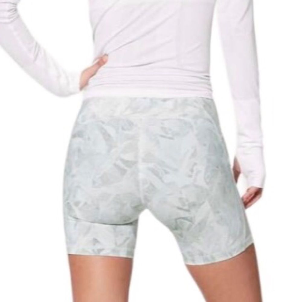 Lululemon Train Times Short 6" Jasmine White Multi / White Size 6 - Picture 2 of 11